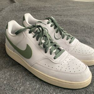Nike Men’s White & Sage Green low top sneakers